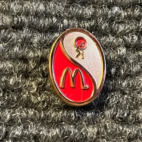 McDonald's Yin Yang Employee Lapel Hat Pin‎