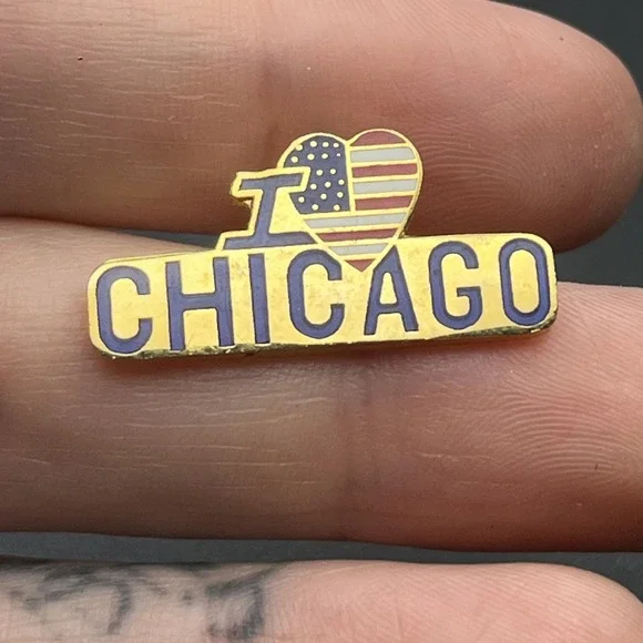 I Heart Love Chicago Illinois American Flag Lapel Hat Pin‎
