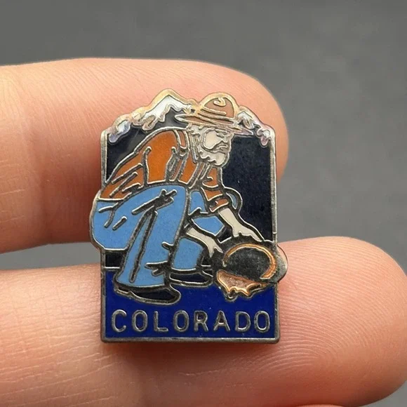 Colorado Prospector Panning For Gold Lapel Hat Pin‎