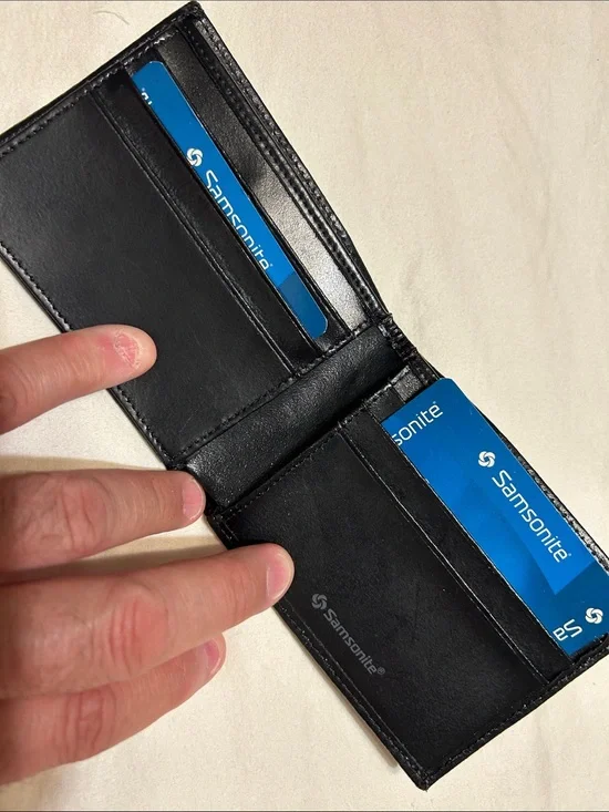 Samsonite Black Leather Bi-Fold Card Holder Wallet