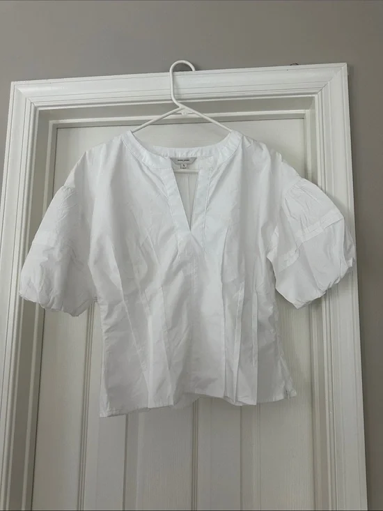 Banana Republic poplin cotton White V-Neck Puff-Sleeve Blouse. Cinched waist