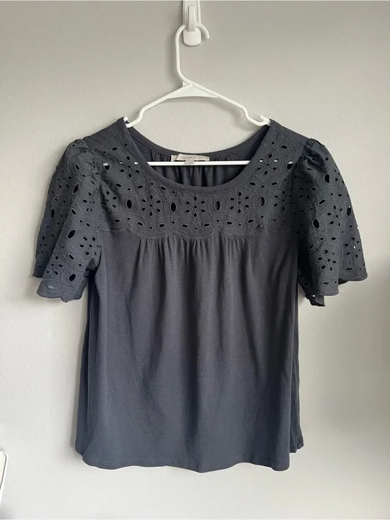 LOFT Women’s Grey Eyelet Yoke Puff Sleeve Tee Size Small