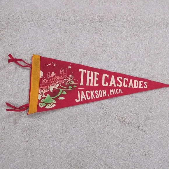 Red The Cascades Jackson Michigan MI Felt Pennant Vintage Travel Souvenir 40s 50