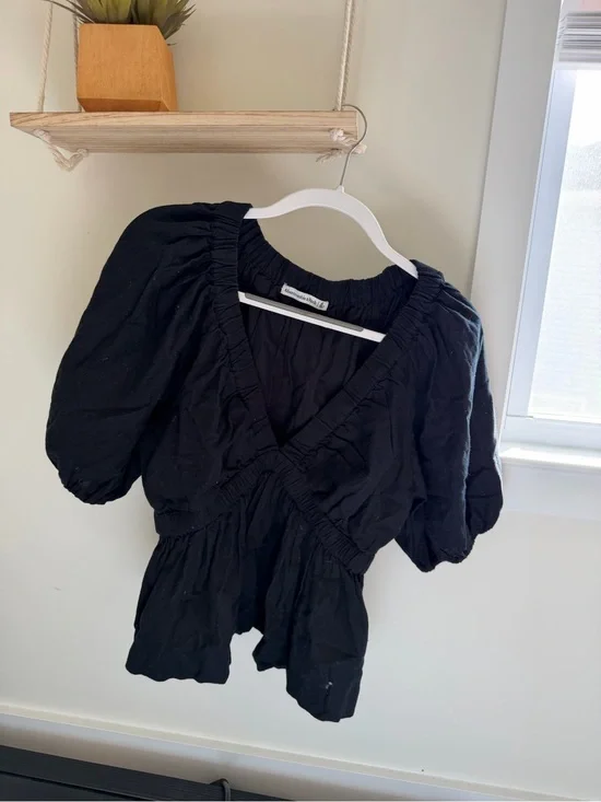 Abercrombie & Fitch Black V-Neck Puff Sleeve Peplum Top