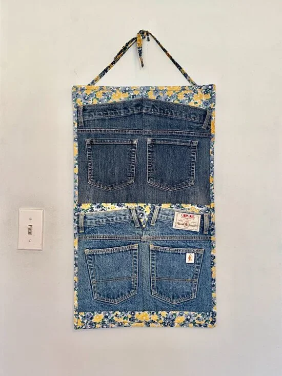 Denim quilt wall organizer with 4 pockets & 6 belt loops