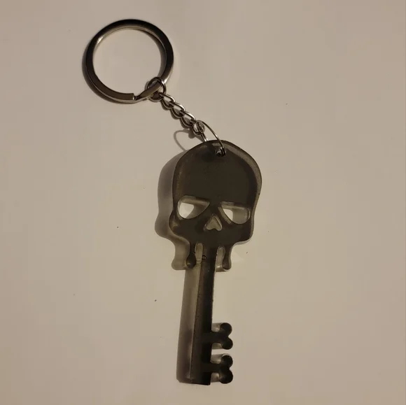 Black Skull Key Keychain