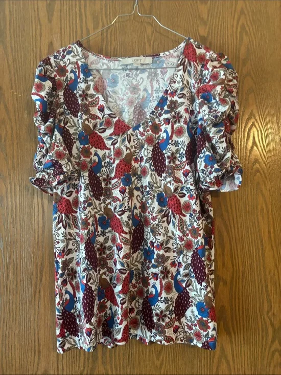 LOFT Cream Floral Bird V-Neck Puff Sleeve Top with Red & Blue Accents Size S