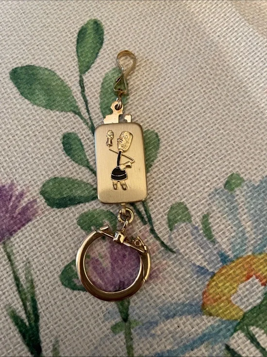 Gold Tone Men’s Key Holder with Novelty Figure