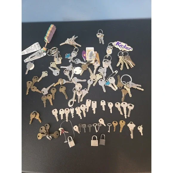 Bundled Lot of Vintage Keys