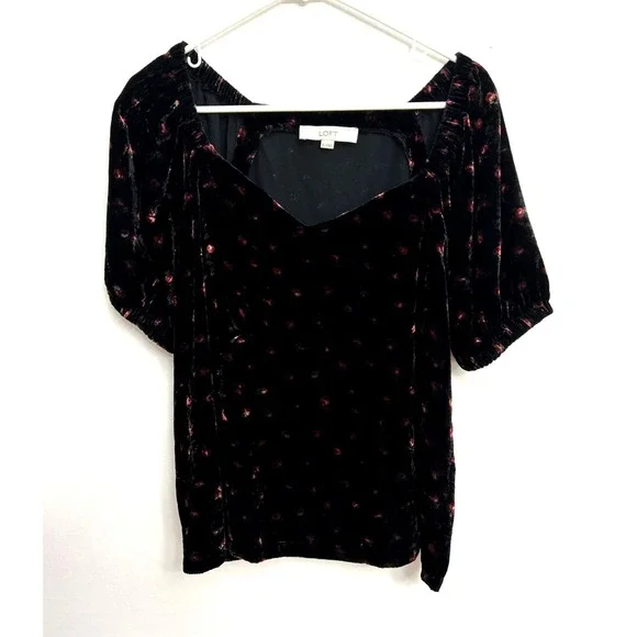 LOFT Velvet Top Sz M Black Red Floral Roses Puff Sleeve Sweetheart Whimsigoth