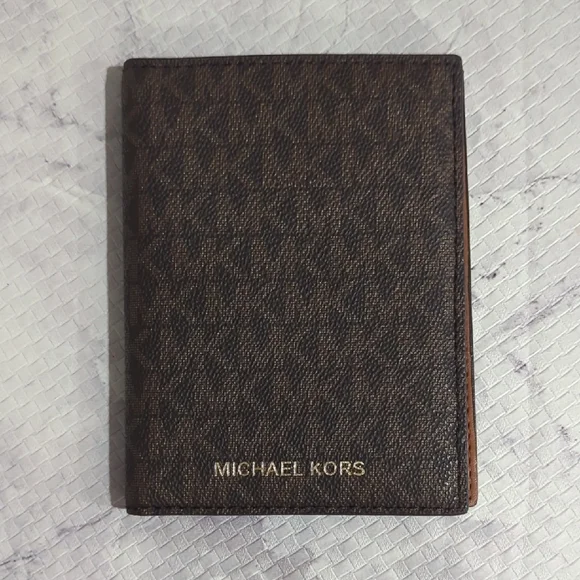 Michael Kors Jet Set  Signature Passport Dark Brown Key & Card Holder Wallet EUC
