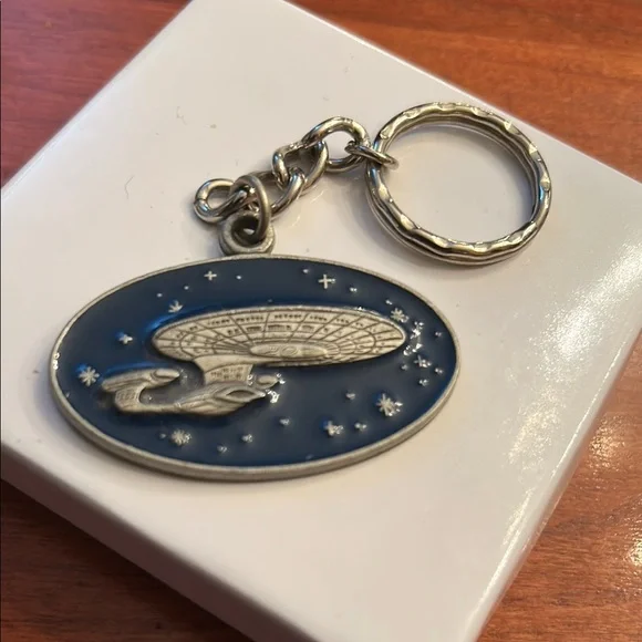 Vintage Star Trek uss enterprise ncc-1701-D key chain metal blue enamel