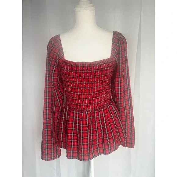 Old Navy plaid Smocked Peplum Top XL, cottage core, holiday, rustic charm. B103
