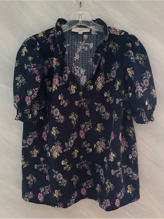 Loft L Navy Floral Ruffle V-Neck Short Puff Sleeve Textured Top Romantic Cottage
