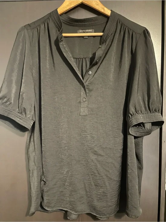 Banana Republic Dark Gray Short Sleeve Henley Blouse