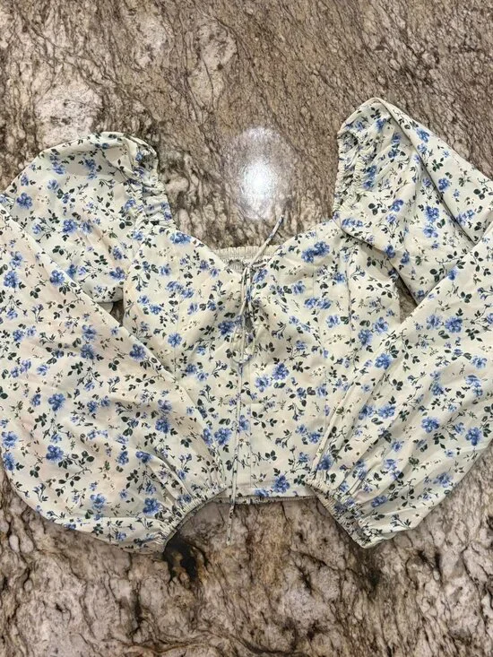 Abercrombie & Fitch Floral Puff Sleeve Blouse