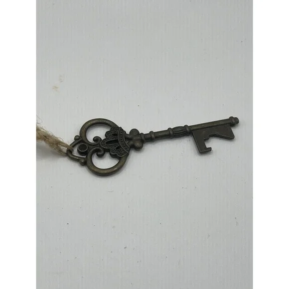 ANTIQUE STYLE ROYAL CROWN SKELETON KEY 