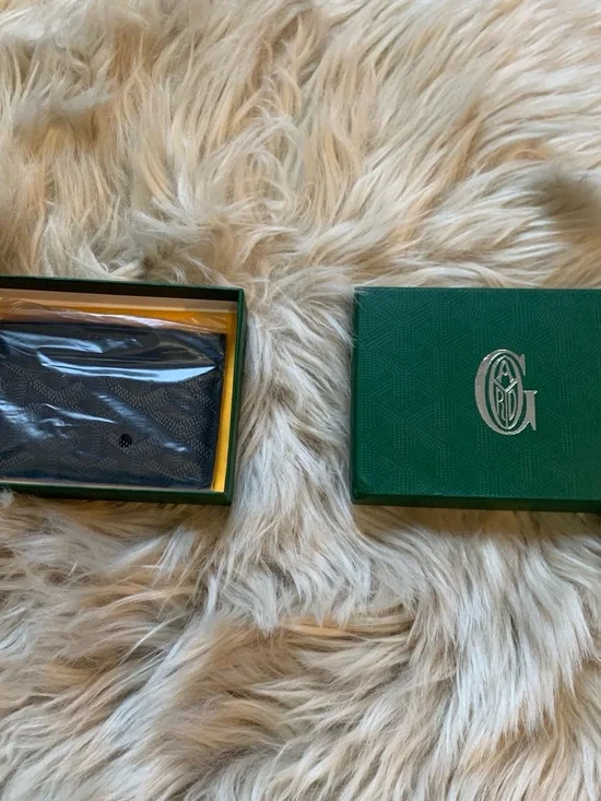 black Leather goyard wallet