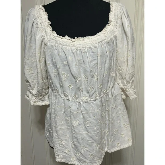 Old Navy Ivory Eyelet Smocked Milkmaid Boho Cottage Peasant Floral  Top Women  L