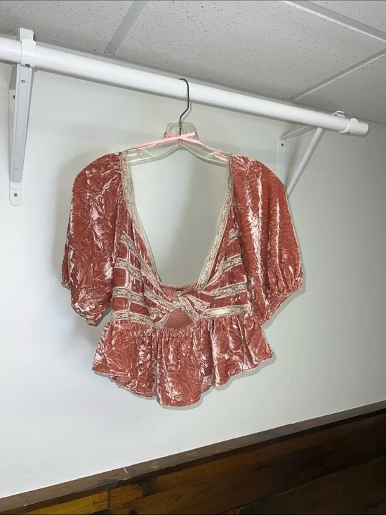 Free People Crushed Velvet Puff Sleeve Peplum Crop Top in Rose- M