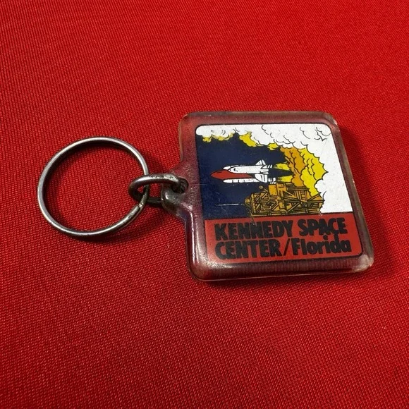 Vintage Kennedy Space Center- Space‎ Shuttle Keychain