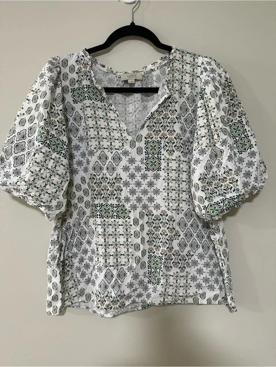 LOFT size L White Blouse with Green and Tan Geometric Print