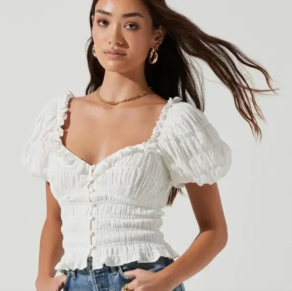 ASTR the Label Anza White Smocked Ruffle Puff Sleeve Top Sweetheart NWOT Large