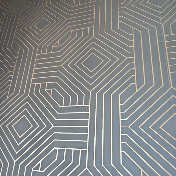 4 double rolls of wallpaper