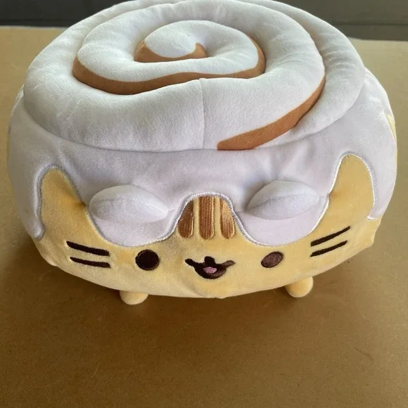 Cinnamon Roll Pusheen Large 12