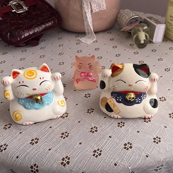 Lucky Cat Figurine Set - White and Black