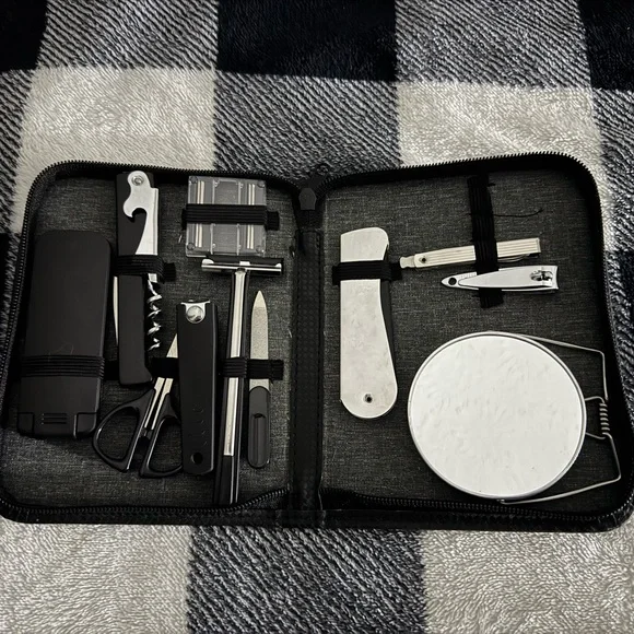 Men's Black Grooming Kit