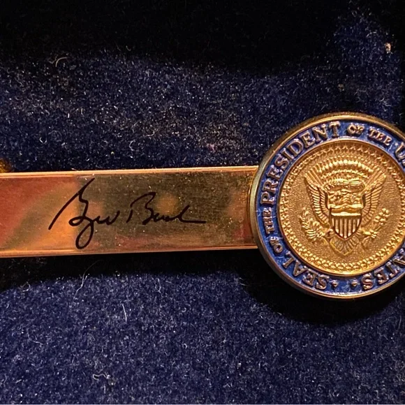Vintage George Bush 41st Presidential Seal Tie Clip Bar