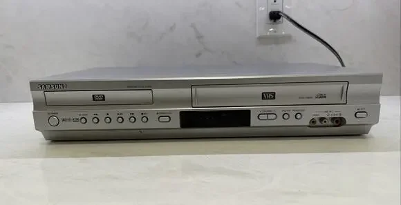 Samsung DVD-V4600C VHS/DVD Combo Player 4-Head Hi-Fi No Remote VHS Works READ