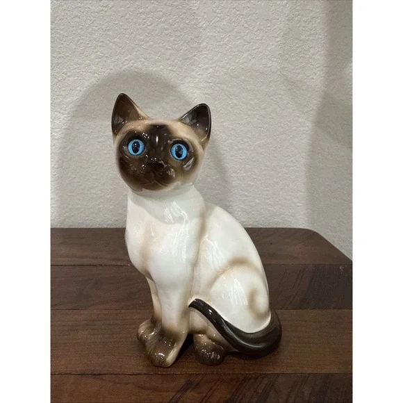 Enesco Cat Figurine with Blue Eyes Siamese Kitten