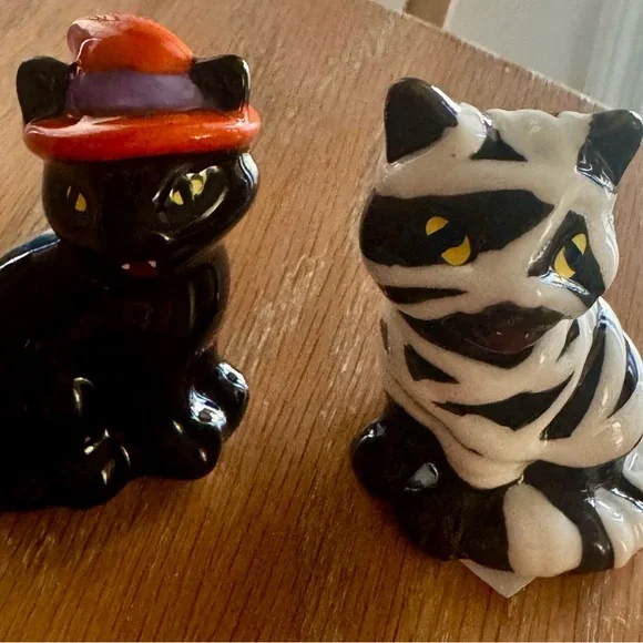 Halloween Cat Figurine salt and pepper Set - Black and White