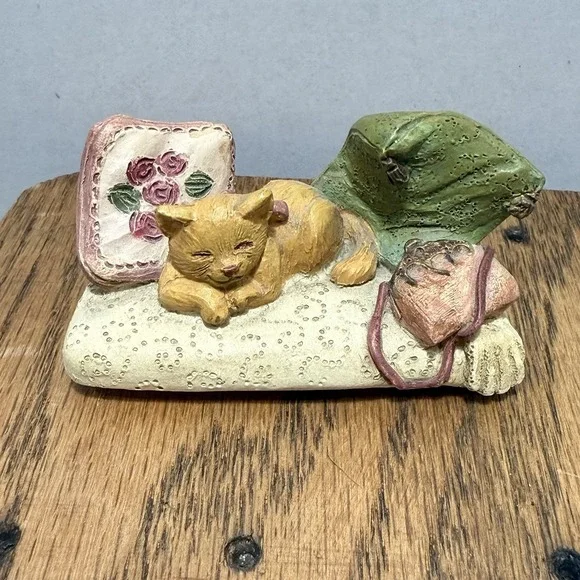 Cat/kitten  Figure Trinket‎ Adorable