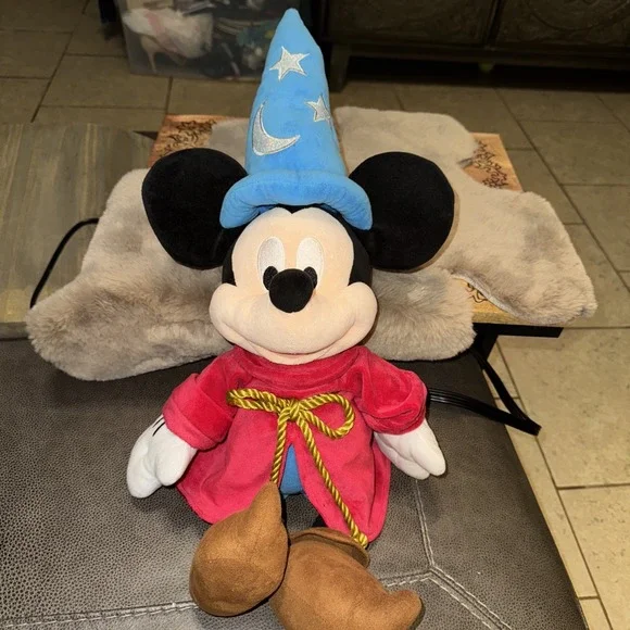 Disney Store Fantasia Sorcerer Mickey Mouse 23