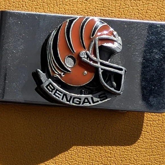 CINCINATTI BENGALS MONEY CLIP STAINLESS STEEL W/PEWTER EMBLEM
