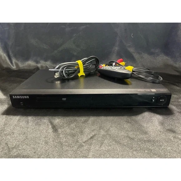 Samsung DVD-P190 DVD Player Black with Remote and RCA Cables Home Theater