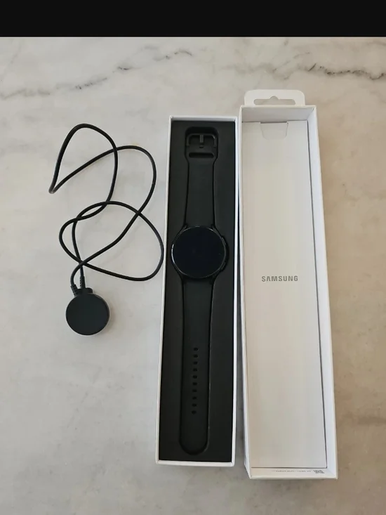 Samsung Galaxy Black Round Smartwatch with Black Charger- Great Condition 42mm