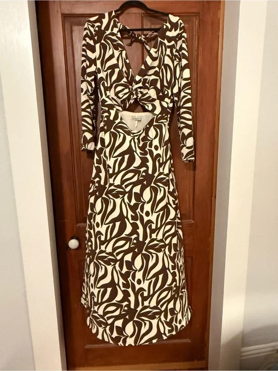 Abercrombie & Fitch Brown and Cream Long-Sleeve Cutout Maxi Dress