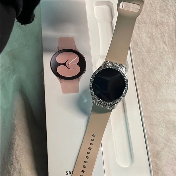 Pre-Loved SAMSUNG Galaxy Watch4 with Free Bling Band Rose Gold