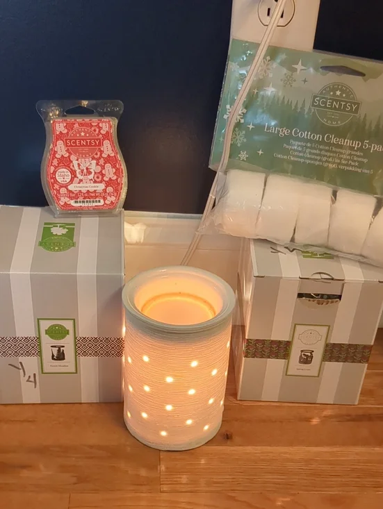 Scentsy White Ceramic Plug-In Warmer with 2 Wraps, Clean Up Pack And Scentsy Bar