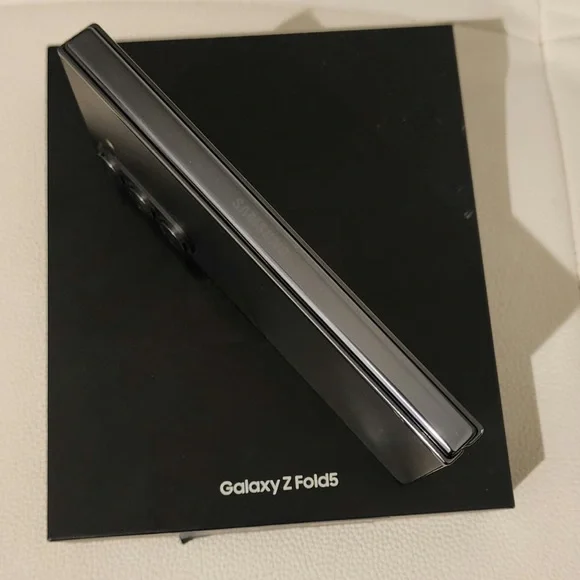 Samsung Galaxy Z Fold5 in Elegant Black