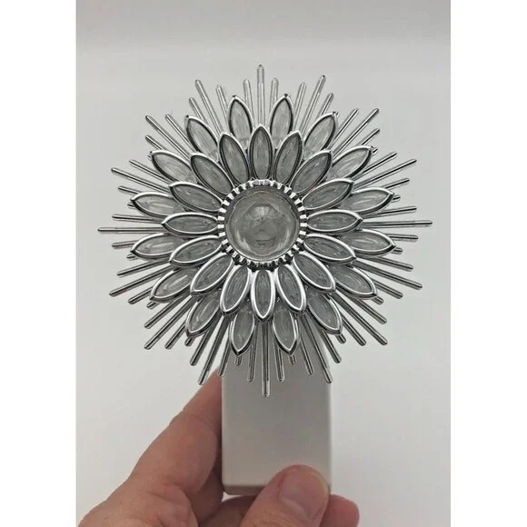 Bath & Body Works Wallflower Plug In Nightlight Silver Burst Snowflake Holiday