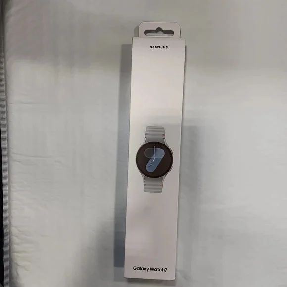 Samsung Galaxy Watch7 with Sleek Gray Band