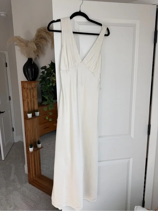 Abercrombie & Fitch Cream V-Neck Sleeveless Maxi Dress