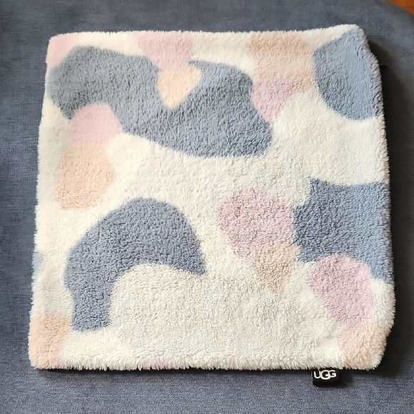 UGG Multicolor Plush Pillocover 20