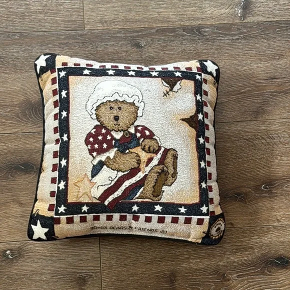 Boyd’s‎ and friends pillow patriotic theme