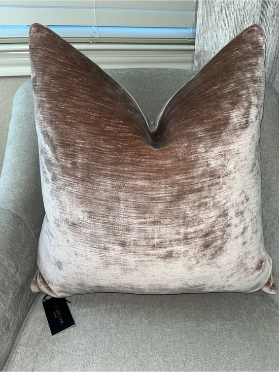 1-NWT P/Kaufmann Mauve  velvet luxury decorative pillow